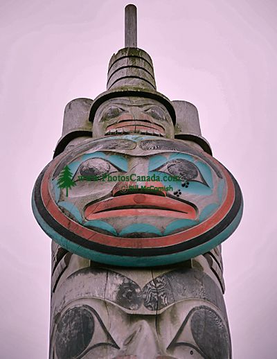 Bill Reid Teaching Centre, and Loo Taa War Canoe by Bill Reid, Haida Heritage Centre, 
Skidegate, Queen Charlotte Islands, Haida Gwaii, British Columbia, Canada CM11-07