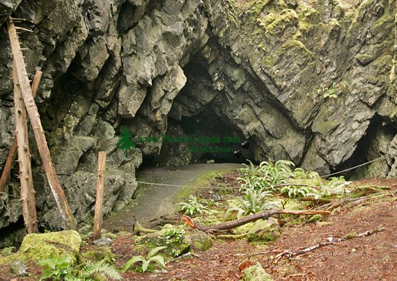 Ninstints Burial Cave, Sgang Gwaay, UNESCO World Heritage Site, Gwaii Haanas National Park Reserve, Haida Gwaii, British Columbia, Canada CM11-09