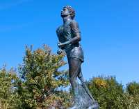 Terry Fox Monument 03